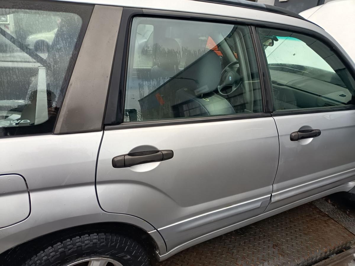 Subaru Forester SG original T&uuml;r hinten rechts 01G Silber Baujahr 2005