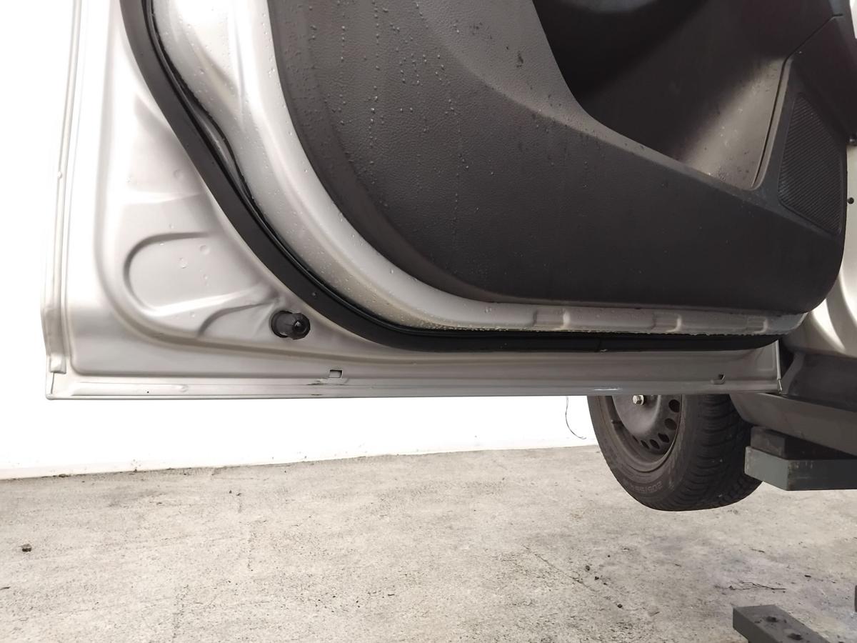 Ford Focus 3 DYB Flie&szlig;heck T&uuml;r vorn links Fahrert&uuml;r Polar-Silber Metallic BJ2012