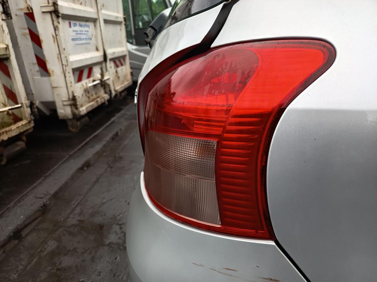 Toyota Yaris XP9 original Rückleuchte rechts Heck/Schluss/Licht Bj 2006
