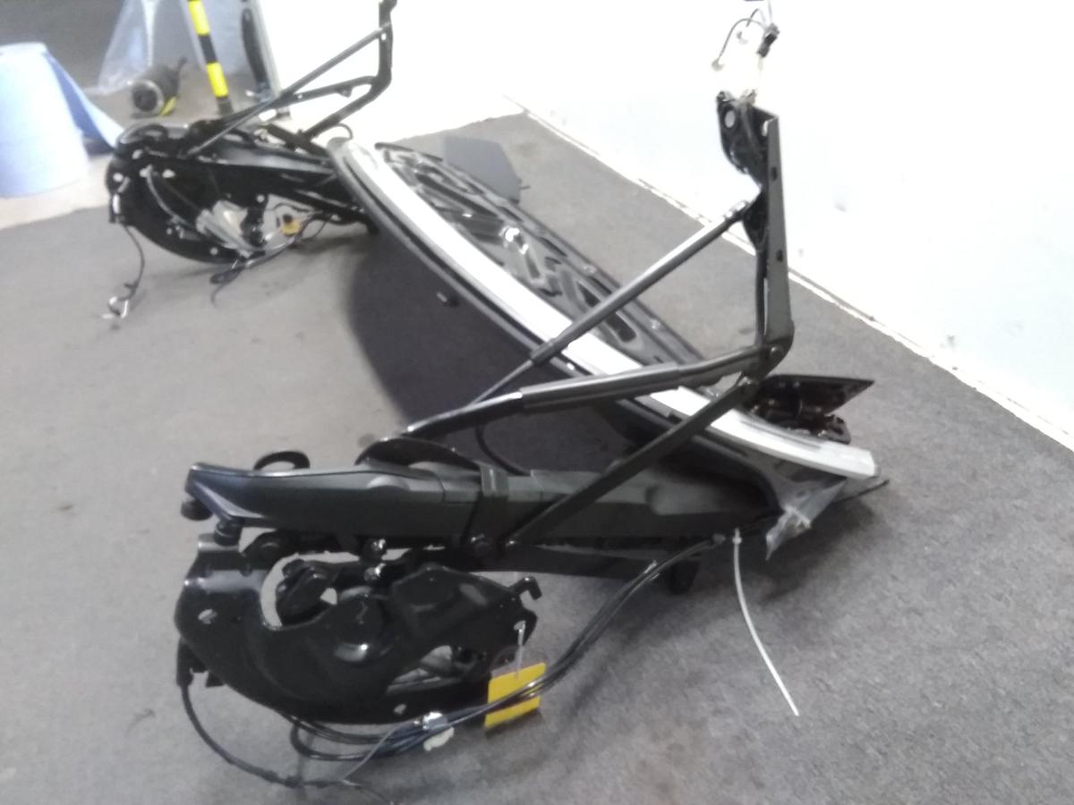 VW Eos original Verdeckgestell links und rechts mit Quertr&auml;ger Bj.2011