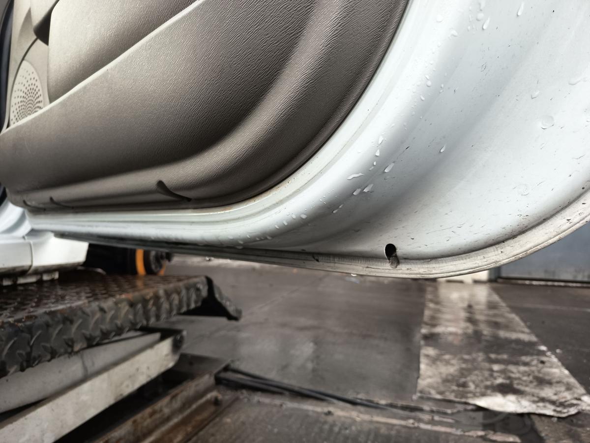 Renault Twingo II original T&uuml;r rechts Beifahrer OV369 Arktiswei&szlig; Bj 2009