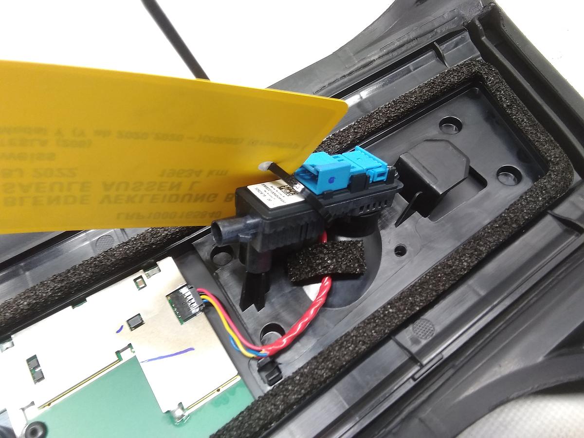 Tesla Model Y original Glasabdeckung Blende B S&auml;ule links mit Kamera 149424000A