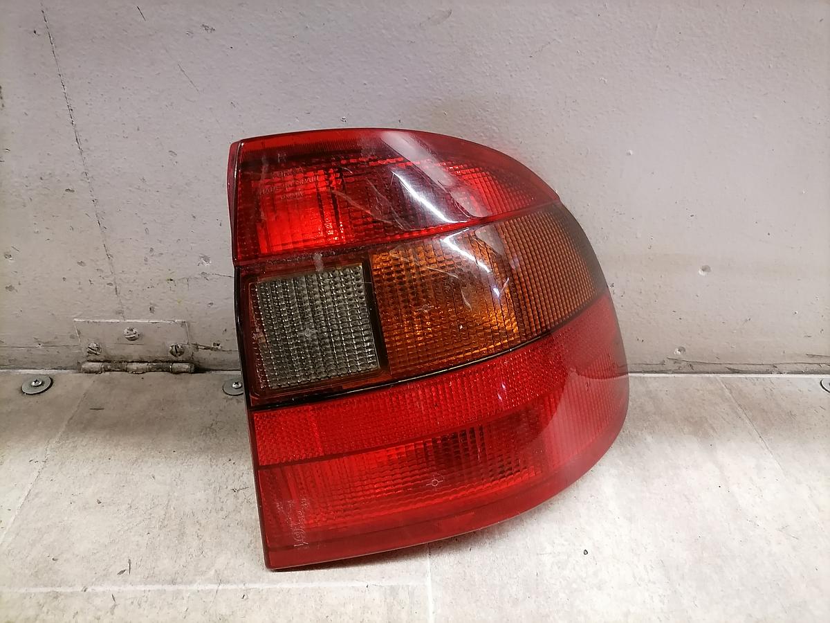 Opel Astra (F) Rücklicht rechts Rückleuchte Heckleuchte Stufenheck BJ 1995