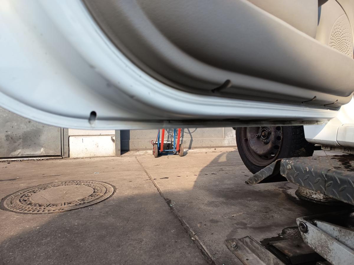 Renault Twingo II original T&uuml;r links Fahrer 369 Arktiswei&szlig; Bj 2009