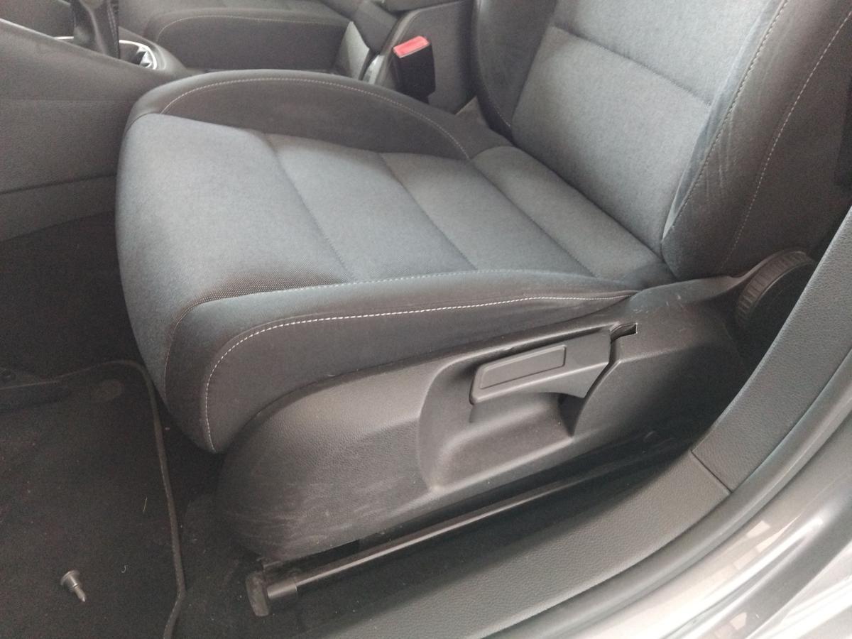 VW Golf 6 original Sitz vorn links Fahrersitz Stoff Dunkelgrau 5-Türer BJ2012