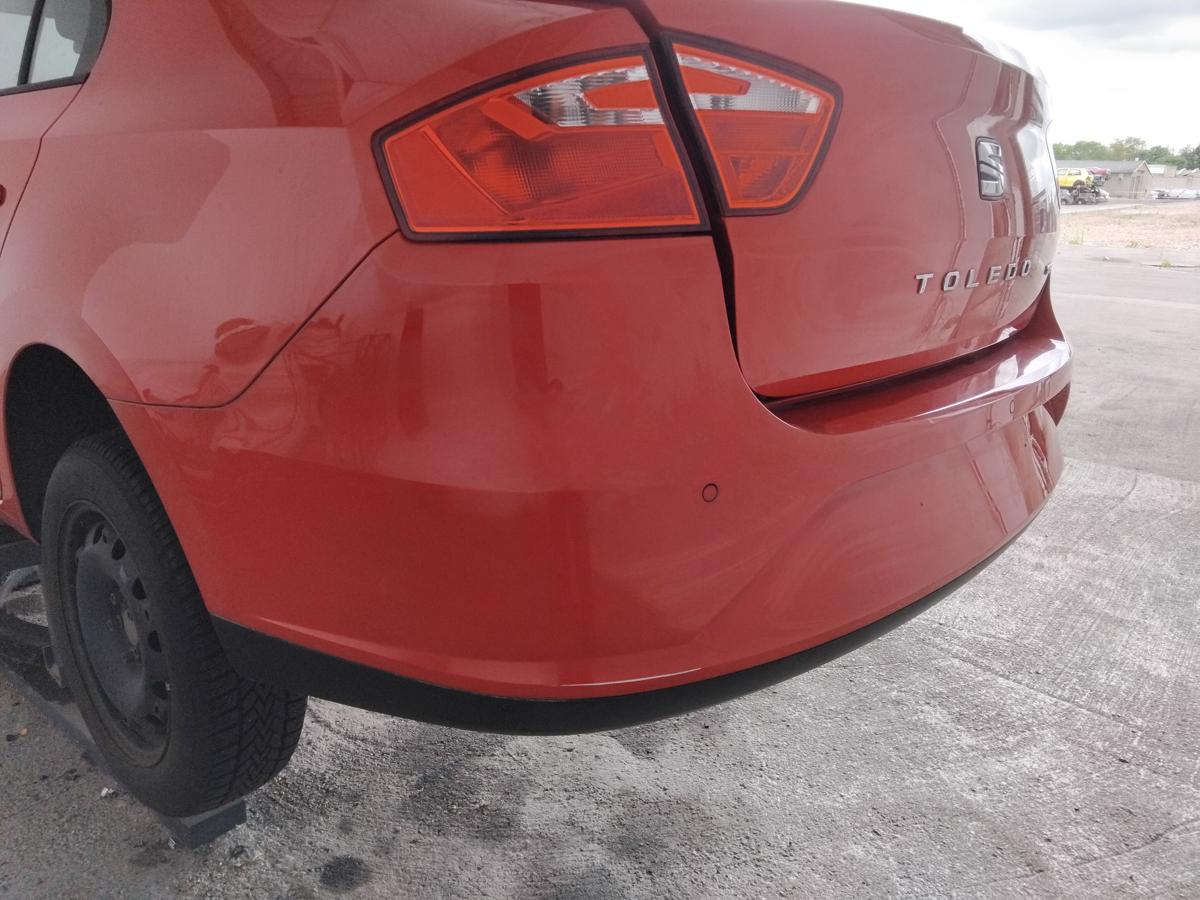 Seat Toledo 4 KG orig.Stoßfänger Stoßstange hinten PDC LF3K Passion Red BJ2015