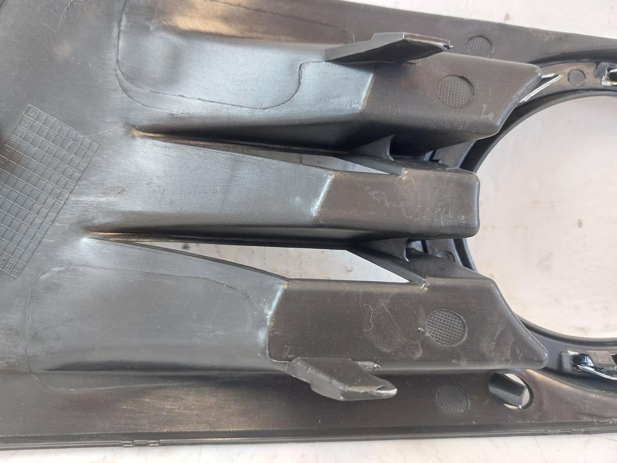 VW Golf 6 VI Gitter vorn rechts Stoßfänger Nebelscheinwerferabdeckung