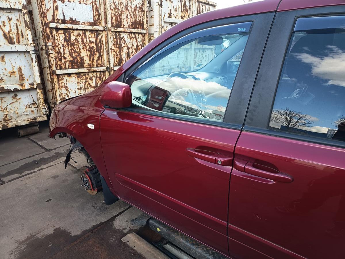 Kia Carnival III original T&uuml;r vorne links Fahrer R9 Rubinrot Bj 2006