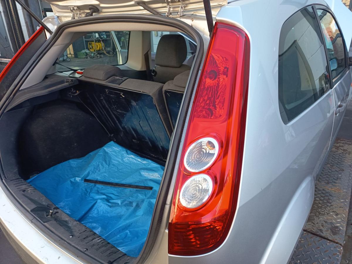 Ford Fiesta VI 3t&uuml;rer original R&uuml;ckleuchte rechts Heck Schluss Licht Bj 2006