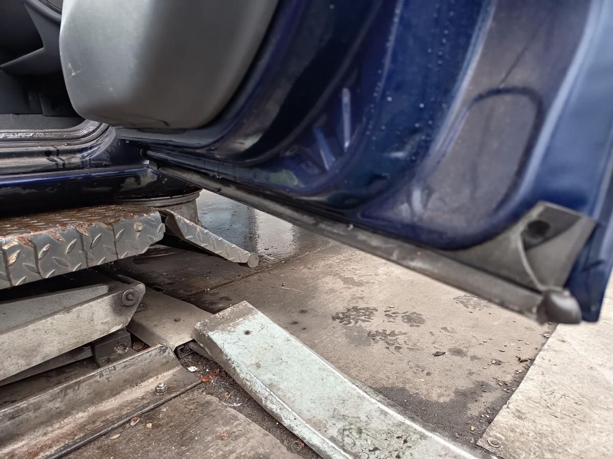 Seat Toledo 1M original Tür vorn rechts Beifahrer B5N Indigoblau Bj 2000