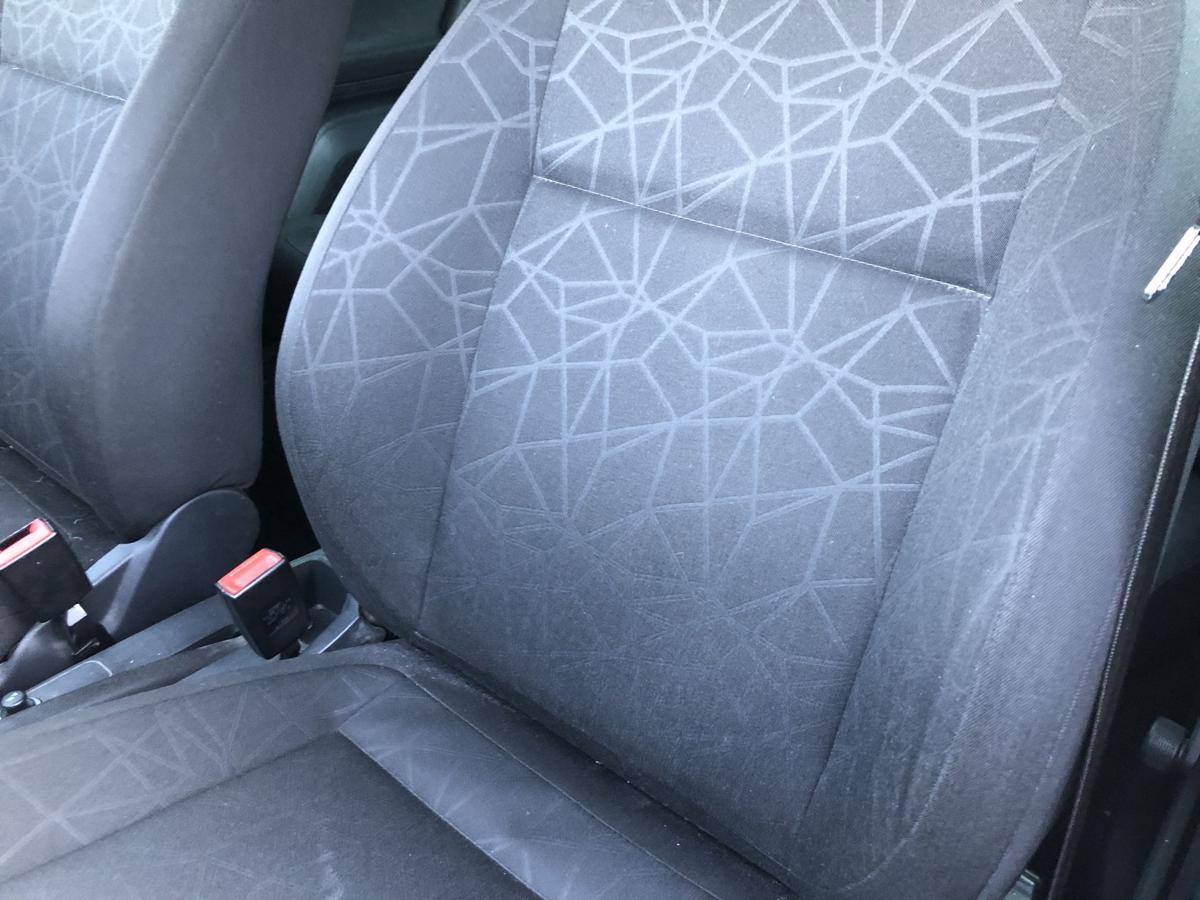 Skoda Fabia II 2 Typ 5J Sitz vorn links Fahrersitz OHNE Heizung Stoffsitz