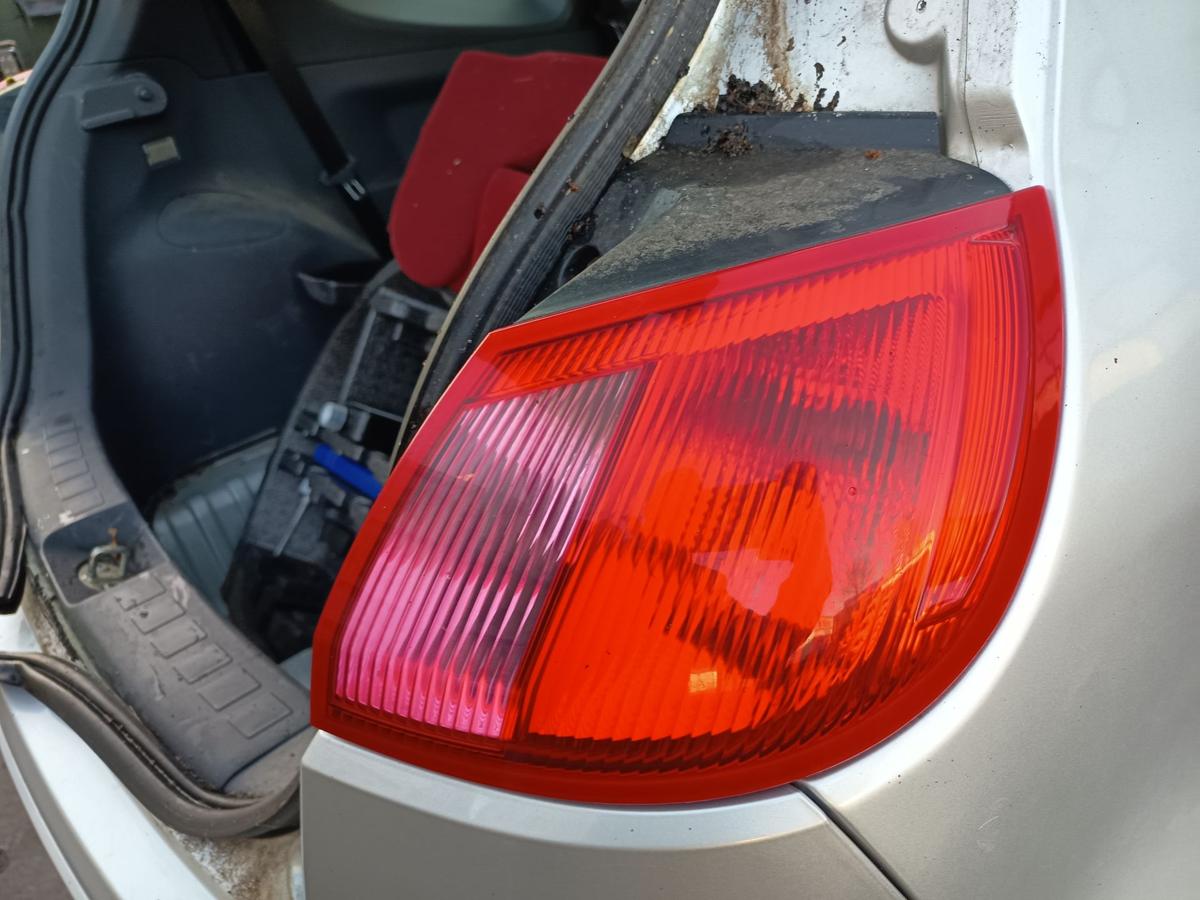 Mitsubishi Colt Z30 original R&uuml;ckleuchte rechts Heck/Schluss/Licht Bj 2005
