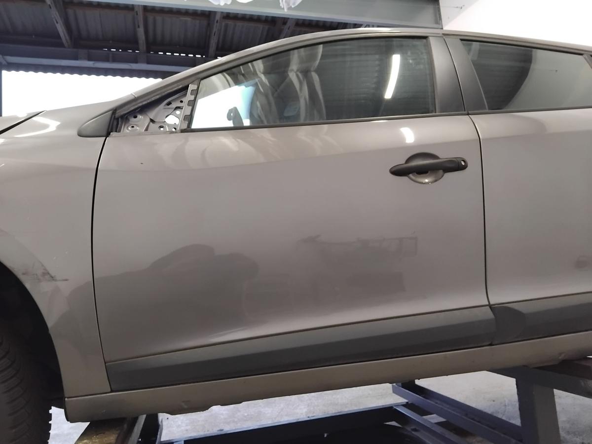 Renault Megane 3 T&uuml;r vorn links Fahrert&uuml;r TEKNG Gris Cassiop&eacute;e 5-T&uuml;rer BJ2011