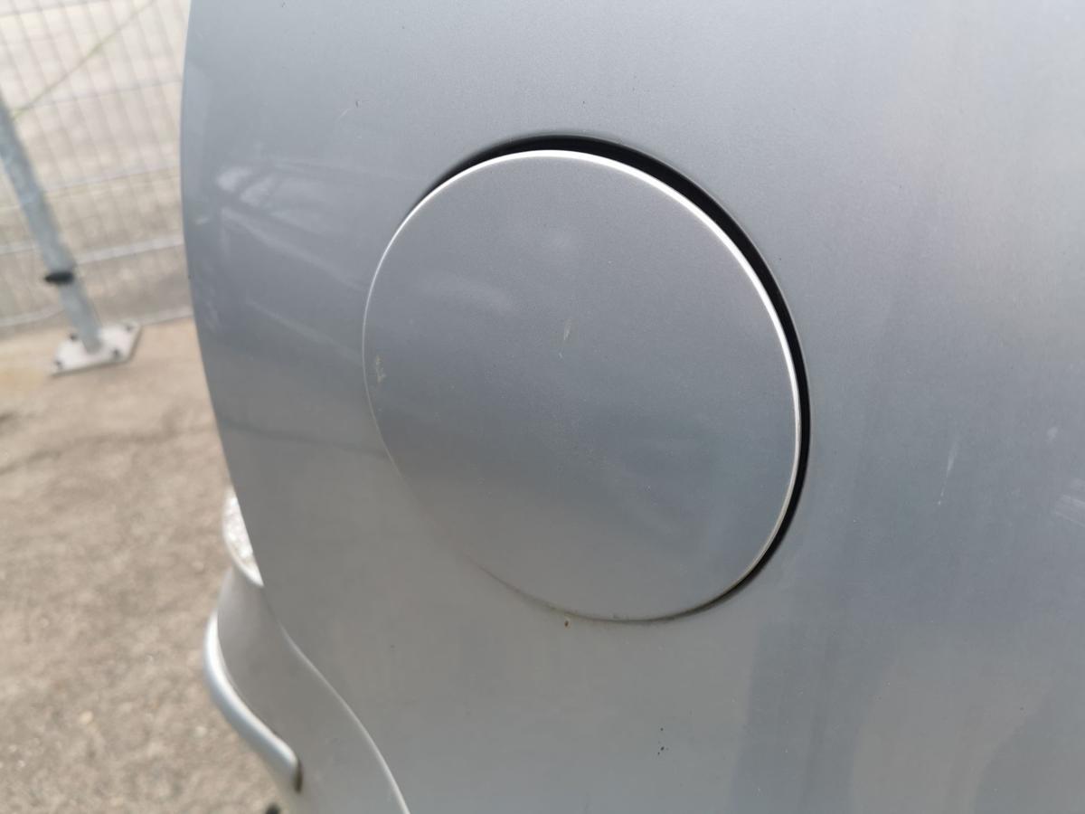 VW Polo 9N1 Tankklappe Tankdeckel Tankverschluss LA7W Reflexsilber Metallic