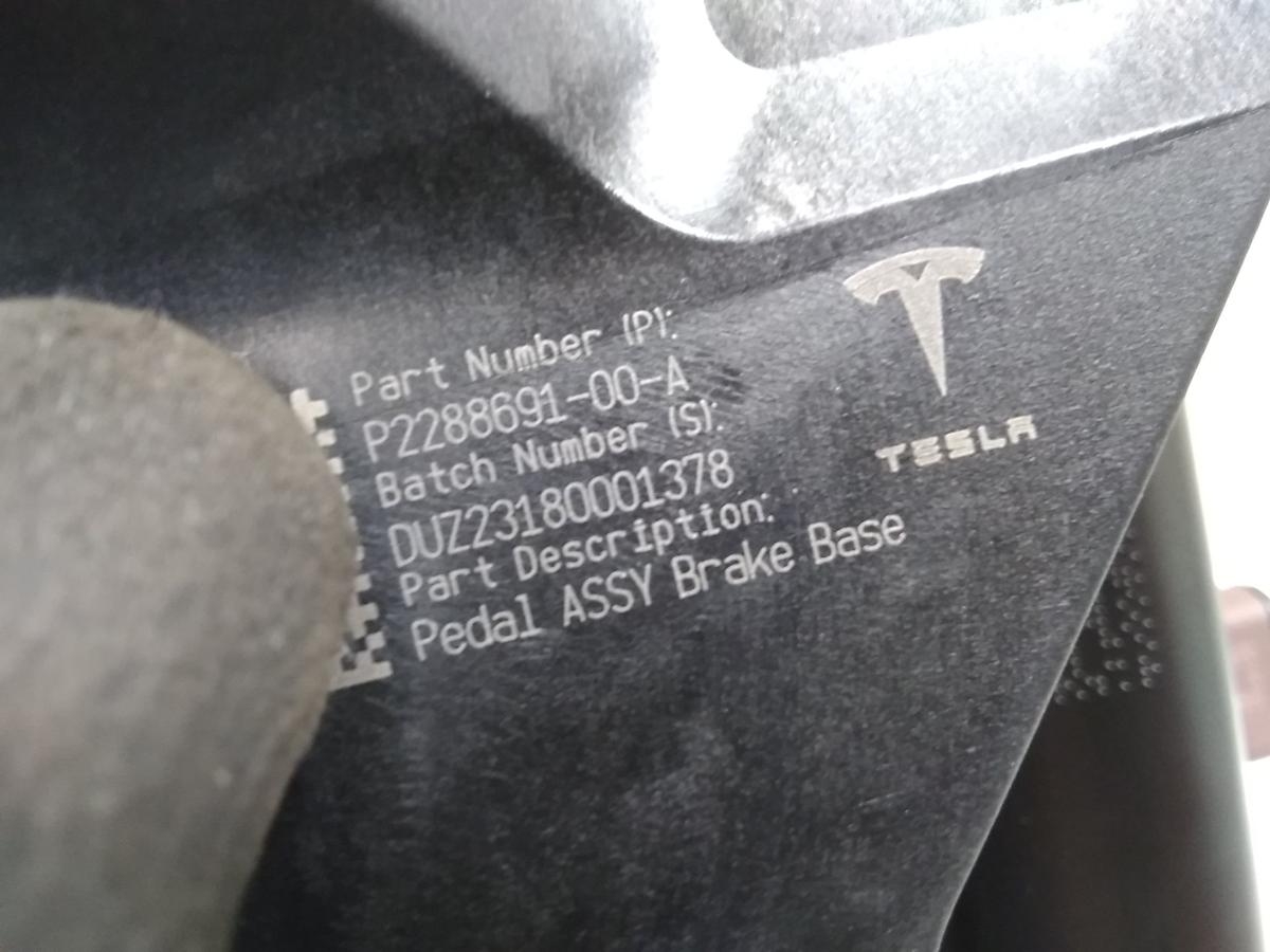 Tesla Model Y RWD original Bremspedal mit Pedalbock 2288691-00-A Bj.2023