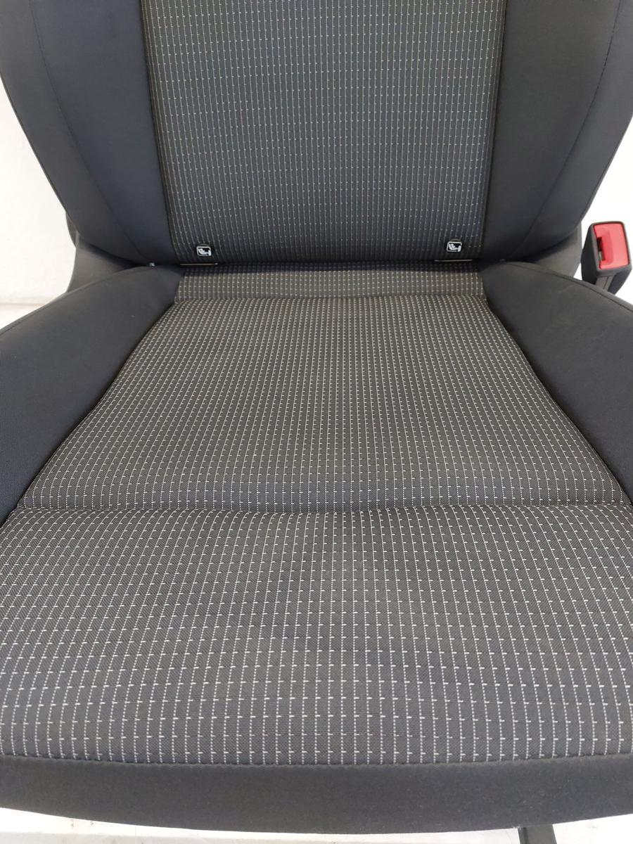 VW Golf 8 VIII CD Kombi Sitz vorn rechts Beifahrersitz Stoff heizbar Stoffsitz