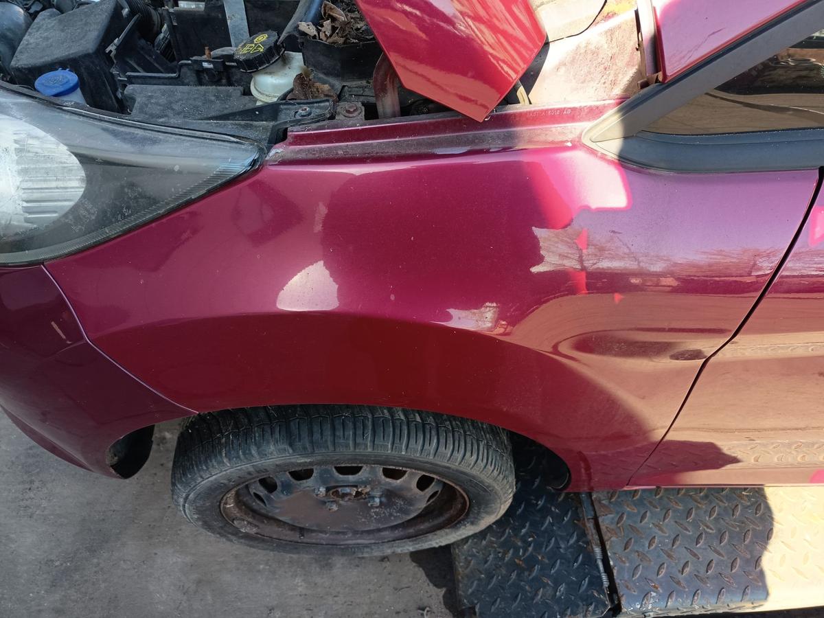 Ford Fiesta MK7 original Kotfl&uuml;gel links Hot Magenta vor Facelift Baujahr 2009