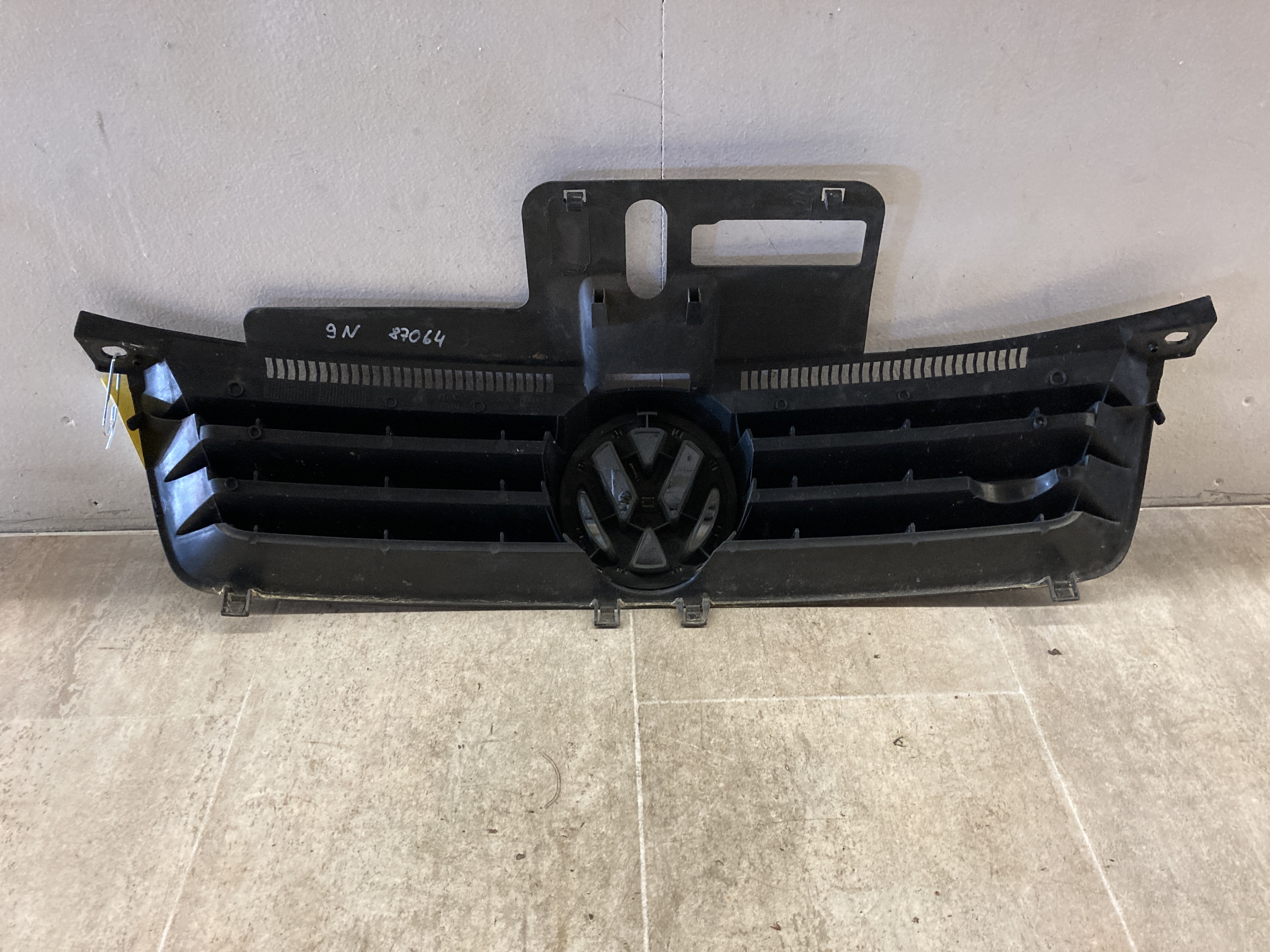 VW Polo 9n 01-05 Kühlergrill Grill Frontgrill 6Q0853651C