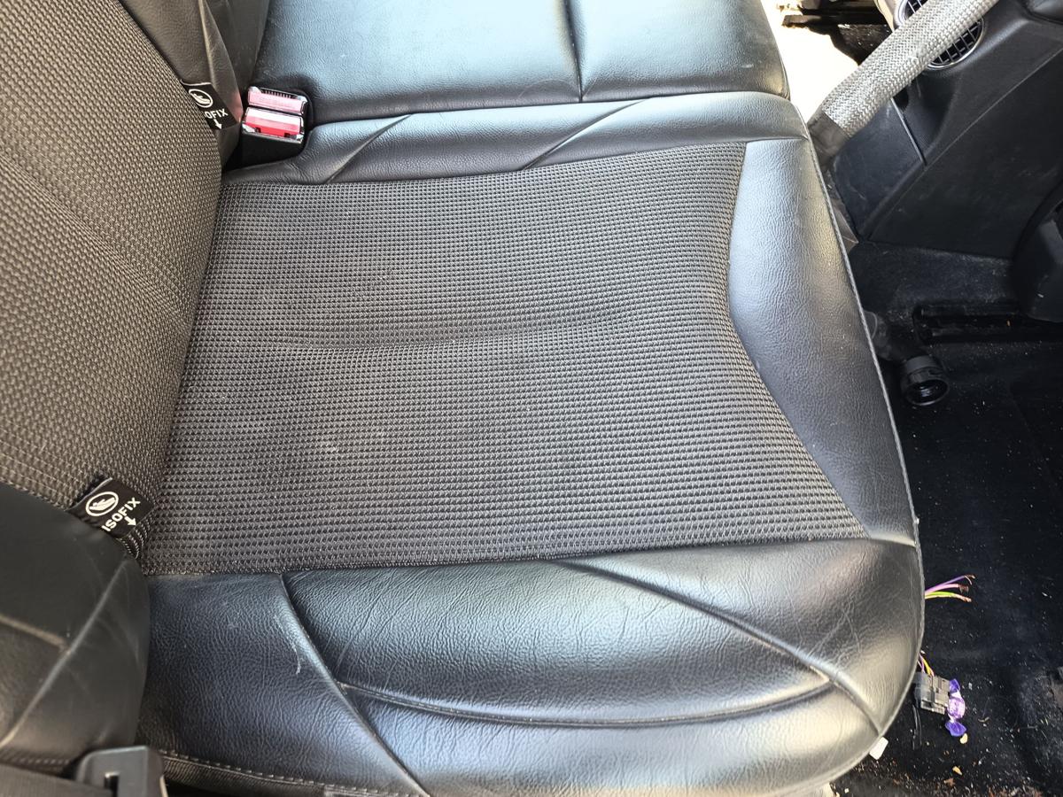 Peugeot 308 GTI original Leder R&uuml;cksitzbank geteilt mit Armlehne schwarz Bj 2011