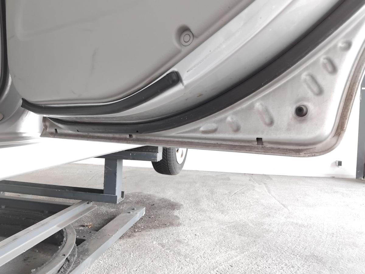 Kia Cerato FE T&uuml;r hinten rechts 6C clear silver 5-t&uuml;rig Steilheck BJ2008
