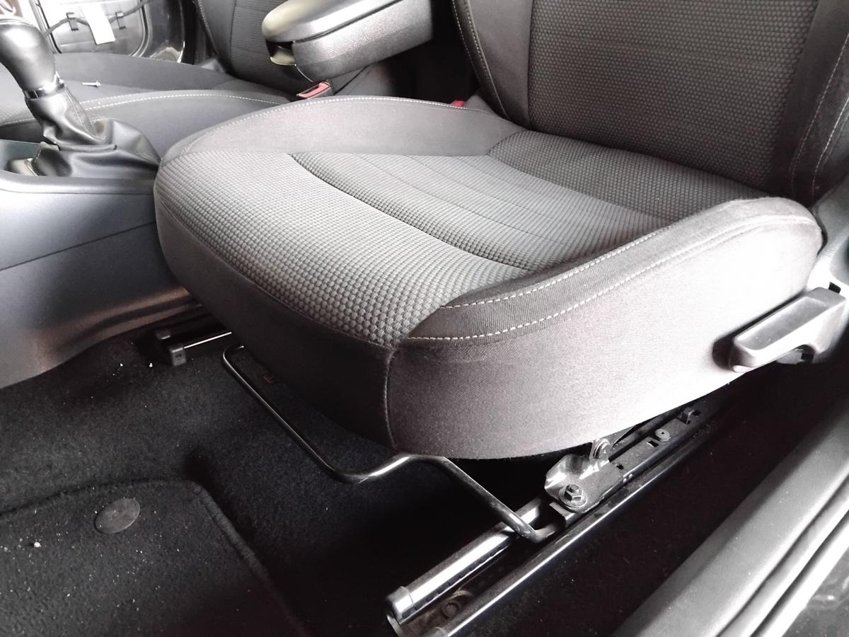 Skoda Rapid NH orig Sitz vorn links Fahrersitz Stoff dunkelgrau beheizt BJ2013