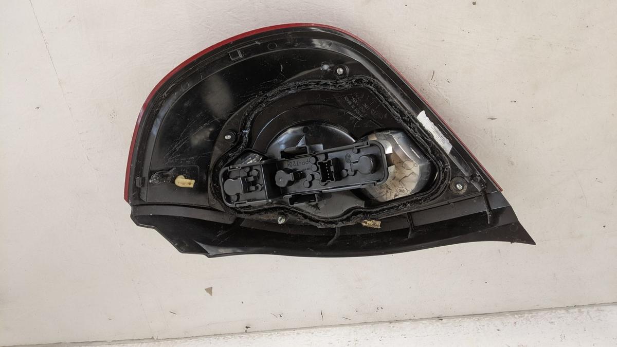 Rückleuchte Schlussleuchte Rücklicht Lampe hinten links Nissan Almera N16 ab 02