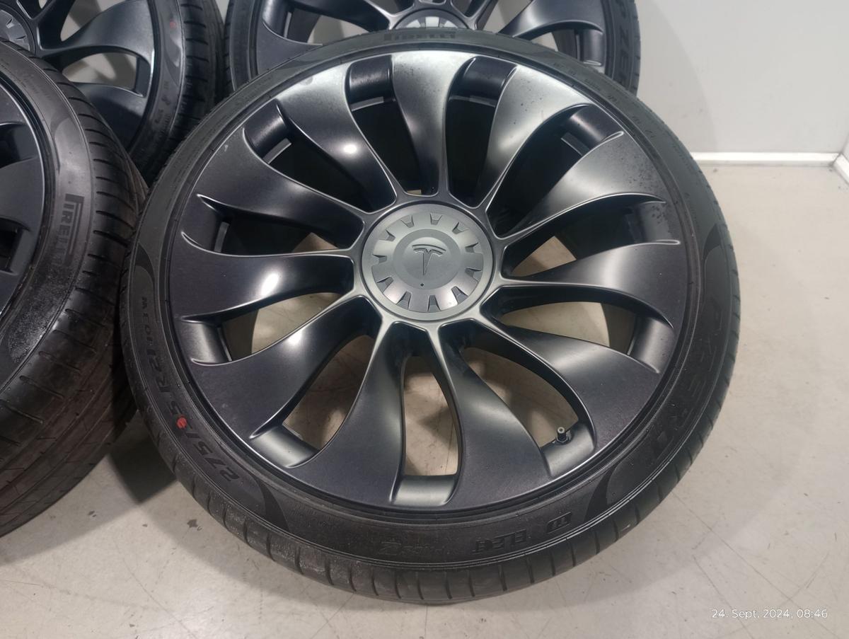 Tesla Model Y orig Alufelgen Satz 10,5x21 ET48 Sommerreifen 275/35R21 DOT 3721