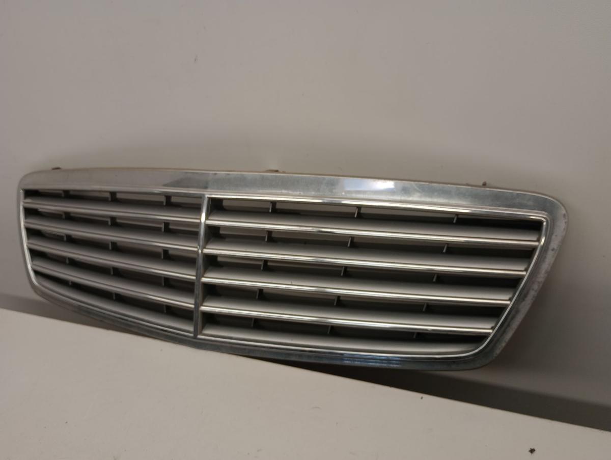 Mercedes Benz C-Klasse 203 original Grill Kühlergrill Bj 2001