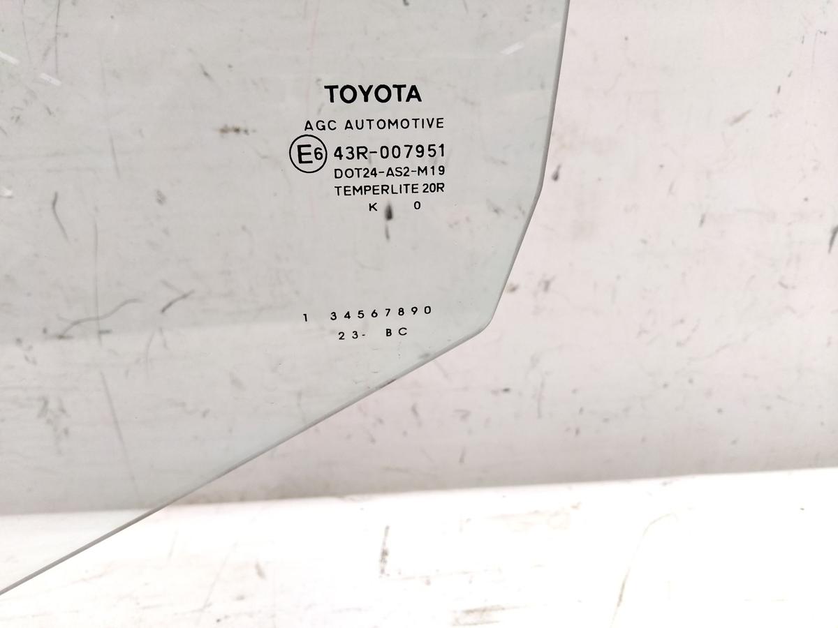 Toyota Yaris 2 XP9 original T&uuml;rscheibe vorn links 3t&uuml;rig gr&uuml;ncolor BJ2011