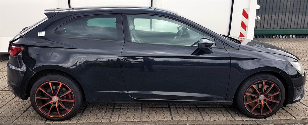 Seat Leon 5F Kotfl&uuml;gel rechts in LZ9Y Phantomschwarz Metallic Bj2014