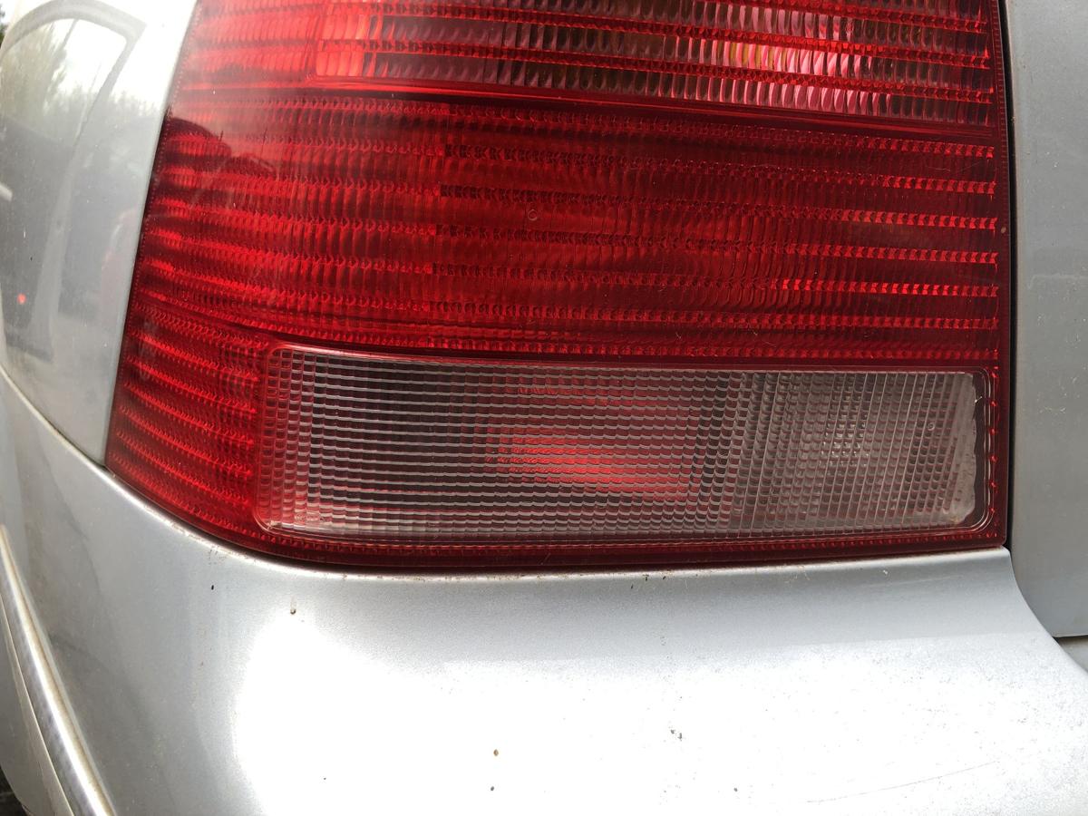 VW Bora 1J R&uuml;ckleuchte links R&uuml;cklicht Heckleuchte Limo Schlusslicht