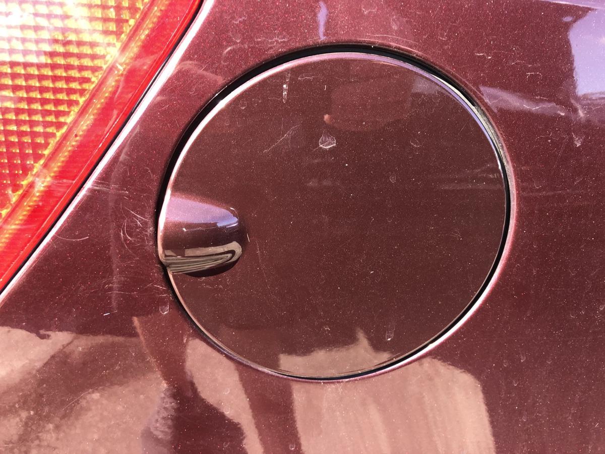 Skoda Fabia 5J Tankklappe Tankdeckel Tankverschluss 9893 LF3X Rosso Brunello