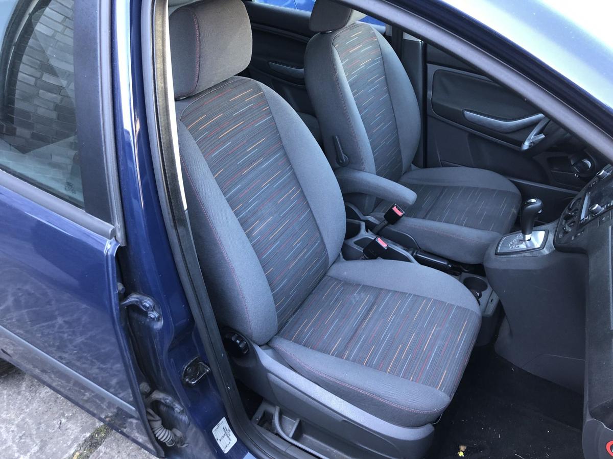 Ford C Max DM2 ab 07 Sitz vorn rechts Fahrersitz Stoff mit Muster Autositz