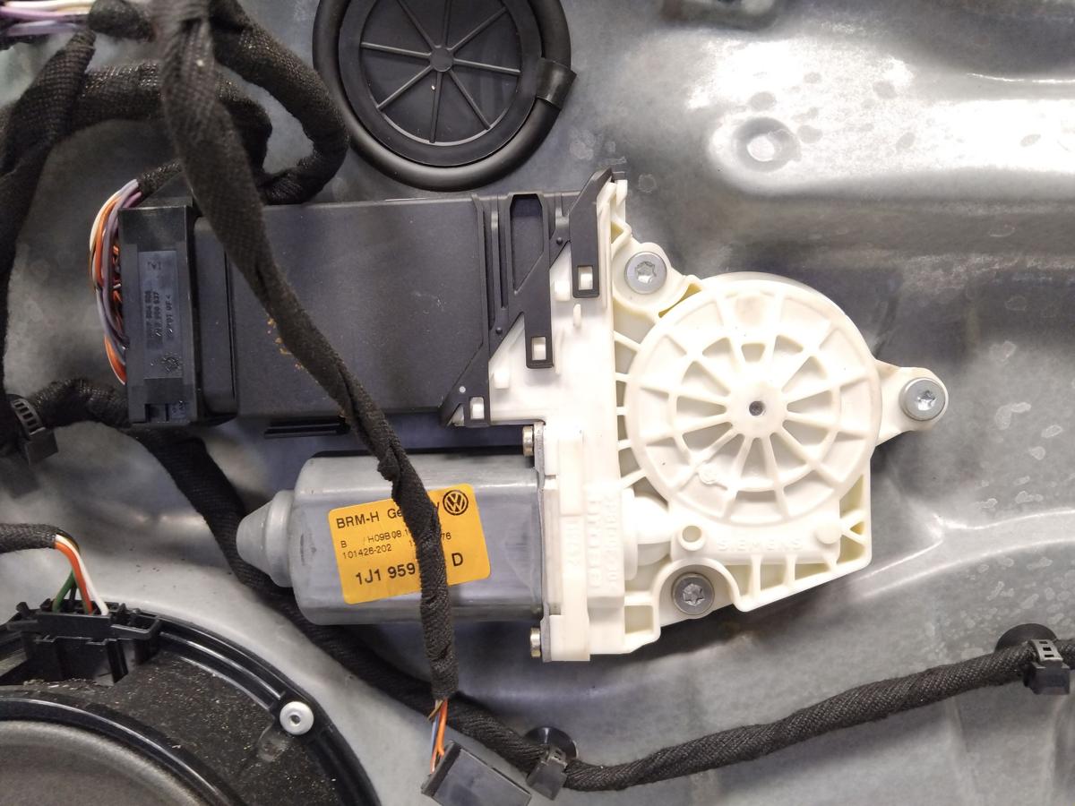 VW Golf 4 T&uuml;r vorn rechts Beifahrert&uuml;r flashrot LP3G 5-T&uuml;rer und Kombi Bj.1999