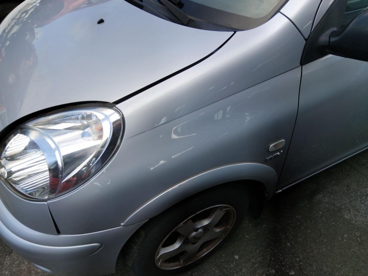 Toyota Yaris Verso original Kotflügel vorn links silber 1E7 BJ2004