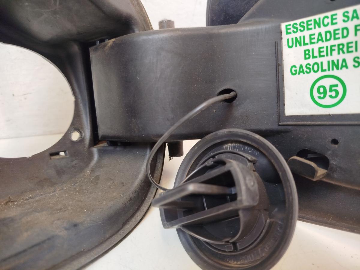 Renault Clio 3 III BR Tankklappe Tankdeckel Tankverschluss TEB66 Gris Eclipse