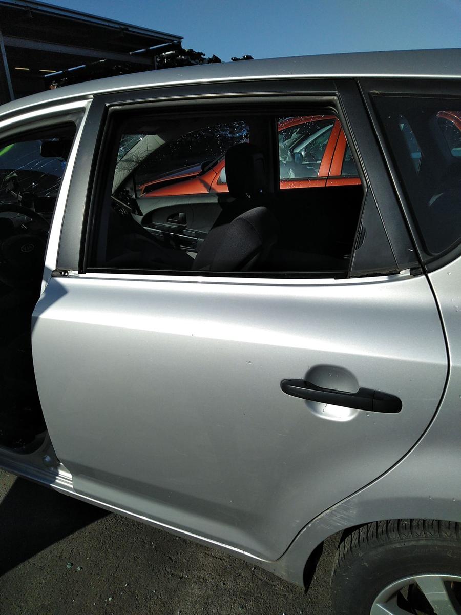 Kia Ceed ED T&uuml;r hinten links silber 9S machine silver 5-t&uuml;rig Flie&szlig;heck Bj.2009