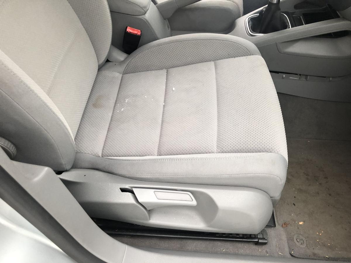 VW Golf 5 V 1K Sitz vorn rechts Beifahrersitz Stoff hellgrau ohne Heizung