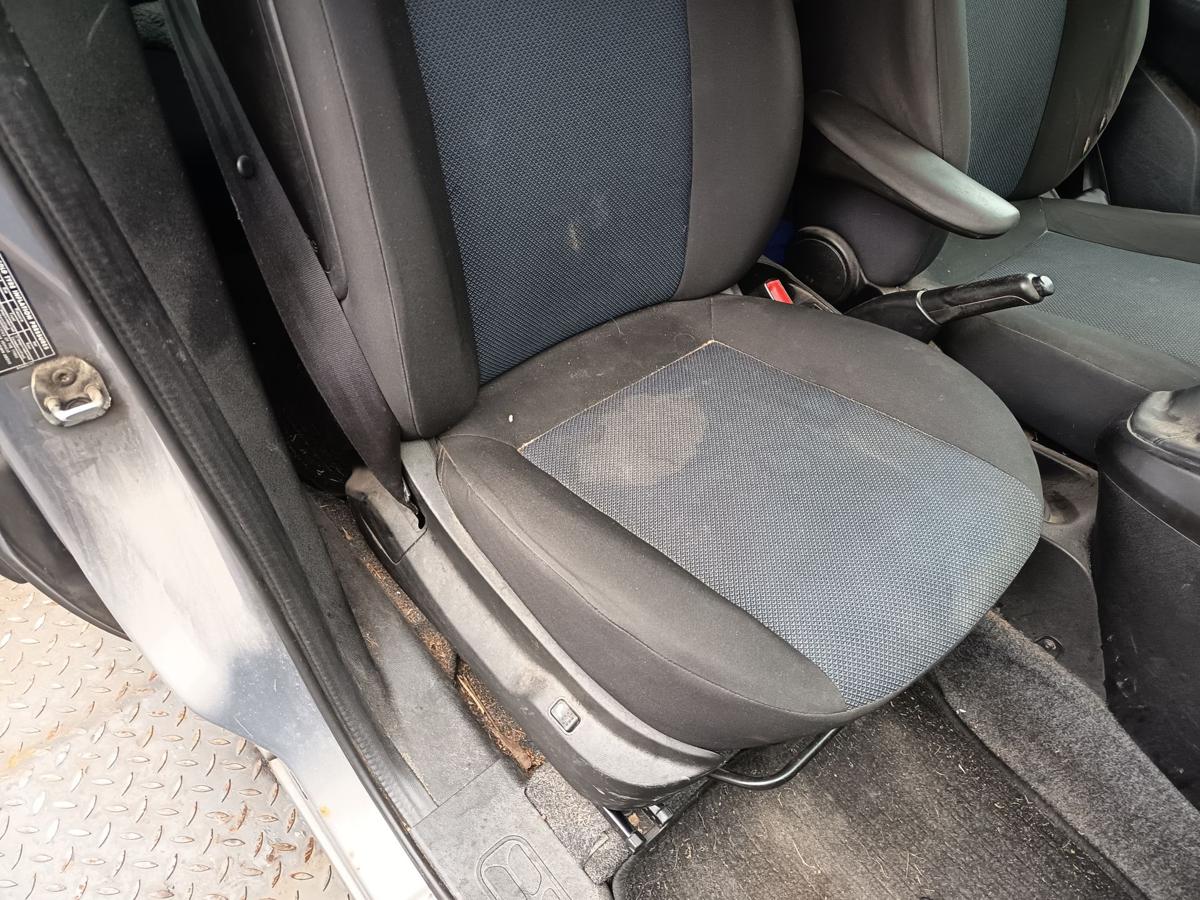 Opel Combo D original Sitz vorne rechts Stoff Sitzheizung Baujahr 2012