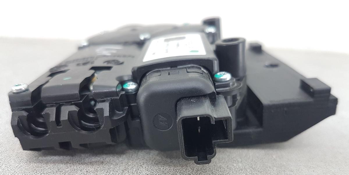 Tesla Model Y Stellmotor f&uuml;r R&uuml;cksitzverriegelung Bj2022 1493880-00-C
