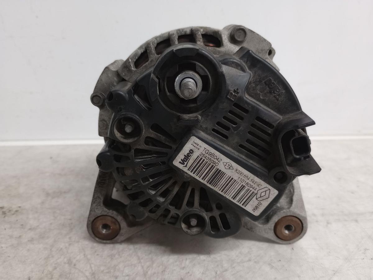 Renault Twingo II original Lichmaschine Generator Valeo 8200654541C Bj 2011