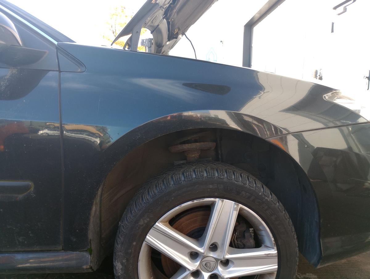 Renault Laguna 3 Grandtour orig Kotflügel rechts 676 Perlmuttschwarz met Bj 10