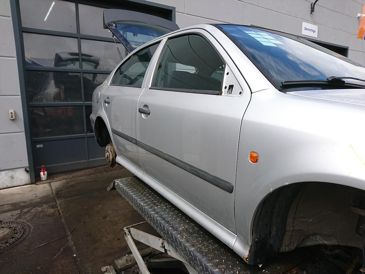 Skoda Octavia 1U Limo orig Tür vorn rechts Beifahrertür 97A Diamantsilber met Bj 98