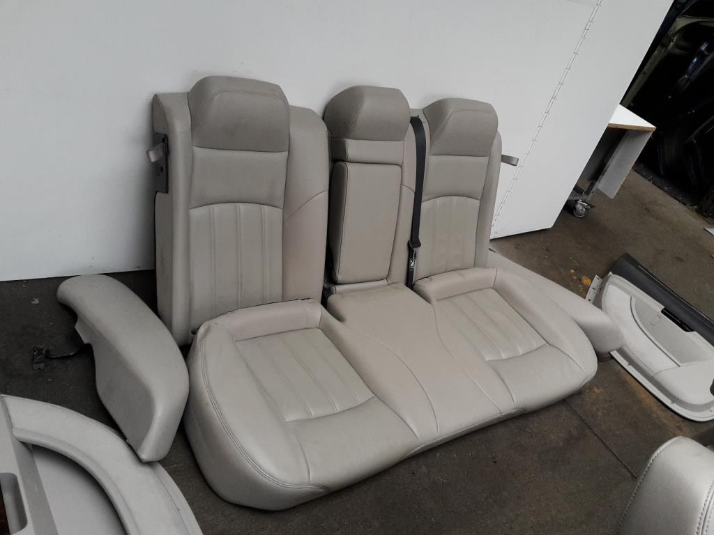 Chrysler 300C BJ 2006 Sitzausstattung Ledersitze Beige Sitzausstattung Kombi