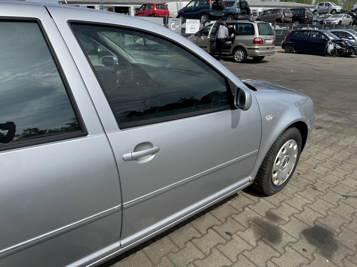 VW Bora original T&uuml;r vorn rechts LA7W Reflexsilber Rohbau Bj.2002