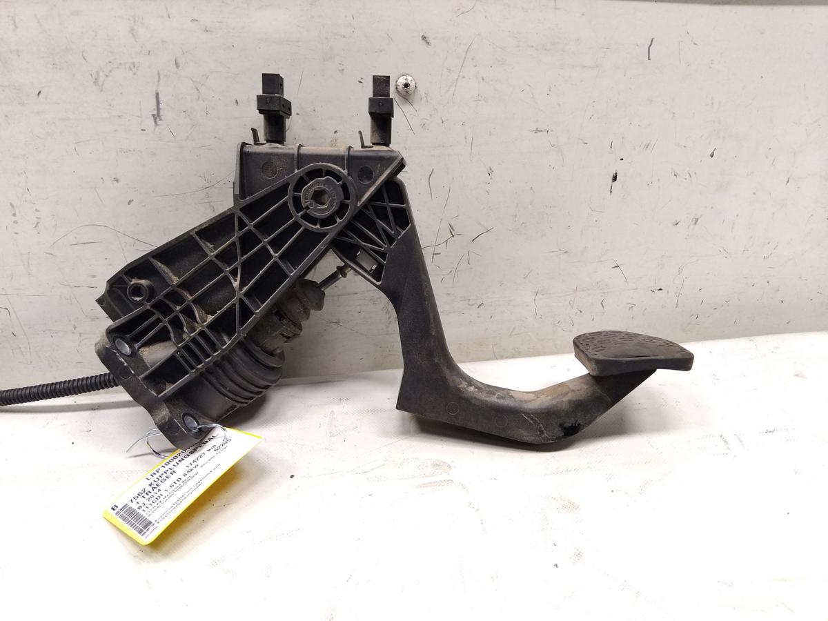 Mercedes Vito 111CDI 447 original Kupplungspedal mit Lagerbock Bj.2014