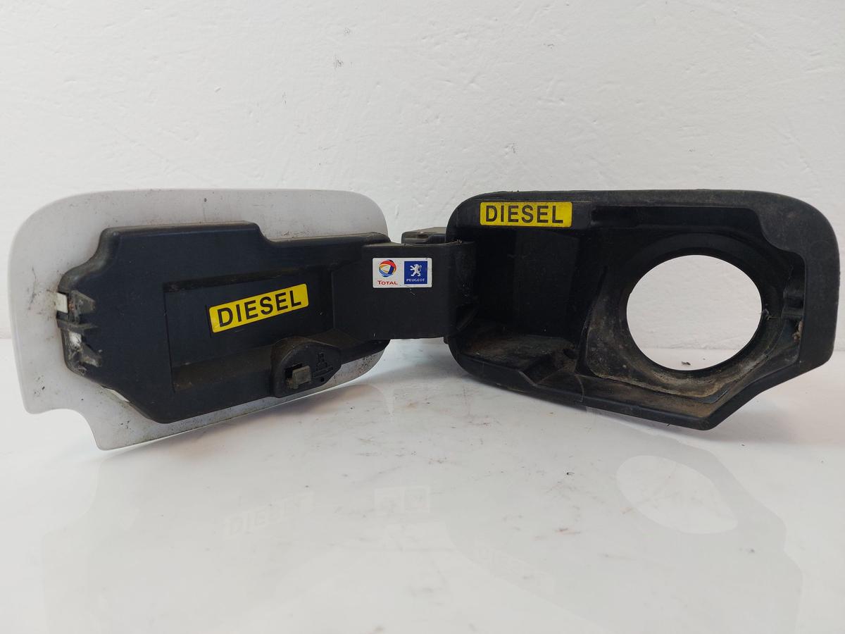 Peugeot Partner II 08 bis 12 Tankklappe Tankdeckel Tankverschluss EWP weiss
