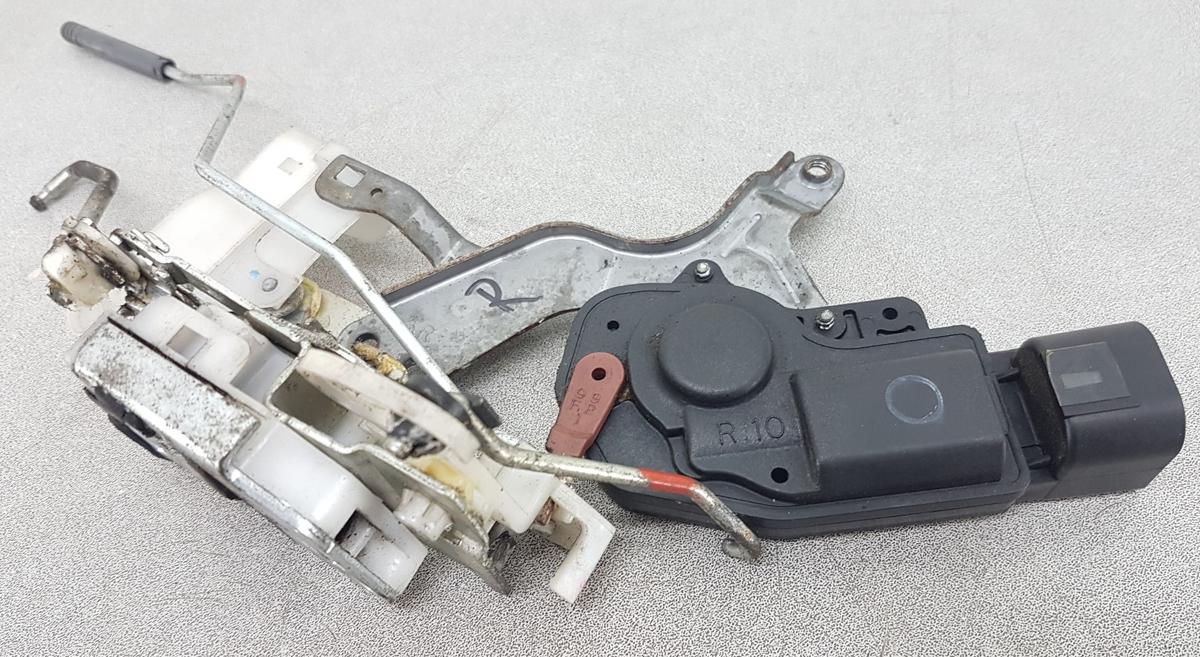 Toyota Aygo Türschloss vorn rechts Bj2006 für ZV 2 Pins 3 Türig