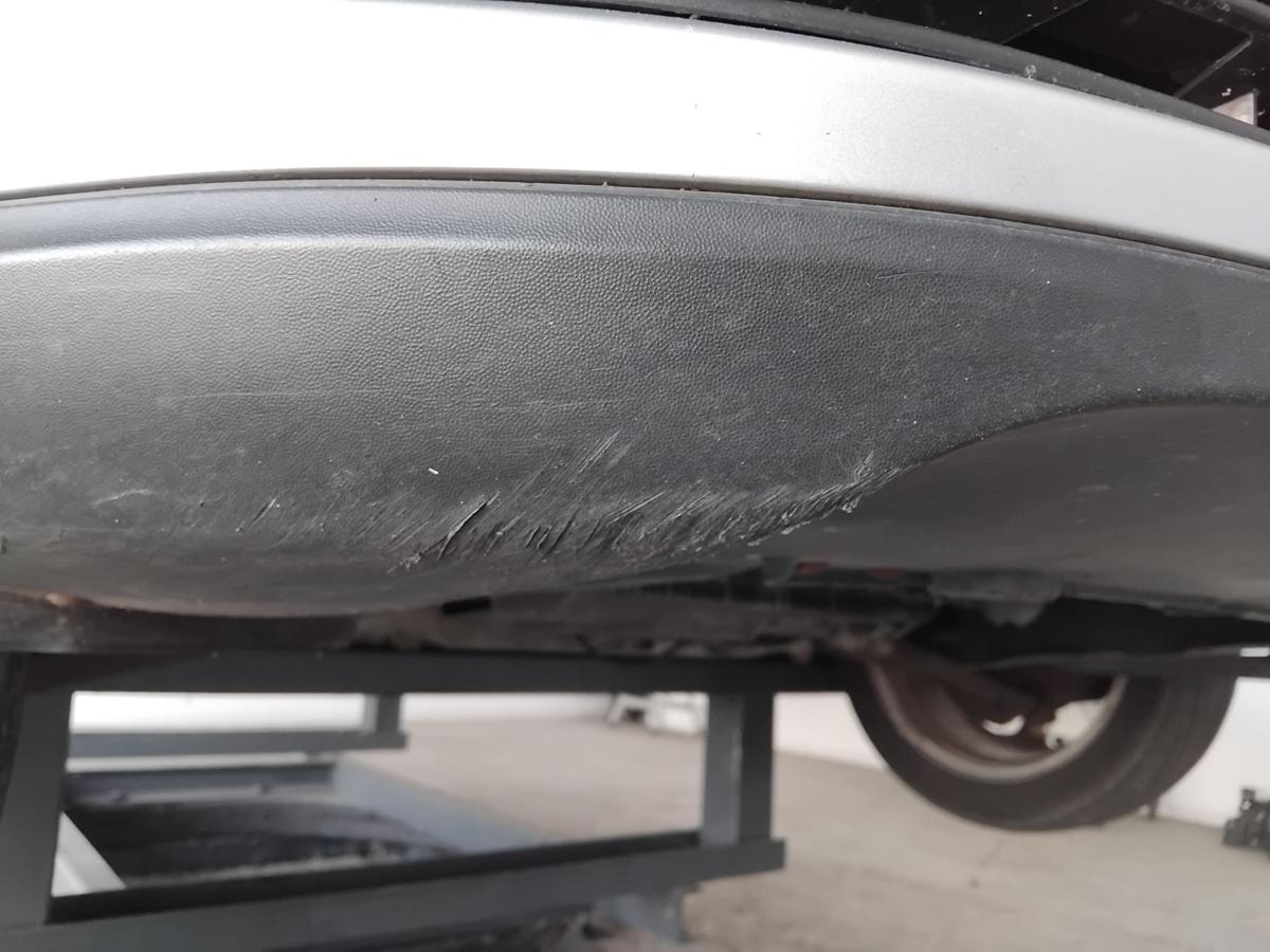 VW Jetta 5 1K2 original Sto&szlig;stange Sto&szlig;f&auml;nger vorn SRA BJ2007 LA7W reflexsilber