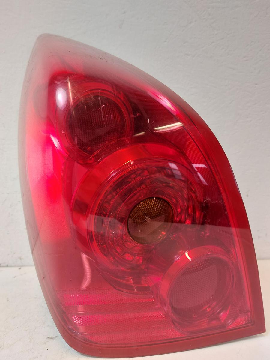 Nissan Primera P12 Fliessheck R&uuml;ckleuchte links R&uuml;cklicht Heckleuchte 5t&uuml;rer